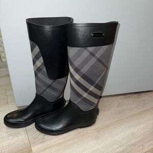 Burberry checkered Rain Boots Size 35 eu (5 US)